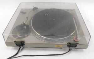 A Technics Direct-Drive record player system, SL-150, 44cm wide, together with a Sme Precision... - 8