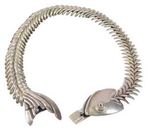 A D'Molina Mexican articulated fishbone necklace, with linked skeletal segments, stamped to fish...