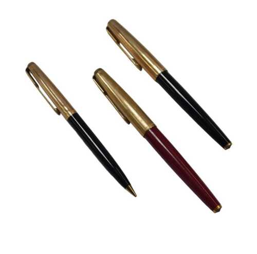 Three Parker Pens, comprising two fountain pens, each with a gold-coloured lid, one in black,...