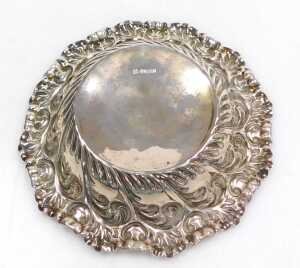 A Victorian silver sweetmeat dish, with a crimped rim, embossed with foliate and C scrolls,... - 3