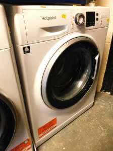 A Hotpoint 7kg inverted motor washing machine.