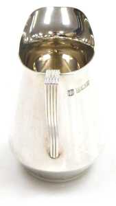 An Elizabeth II silver cream jug, with a reeded handle, Birmingham 1972, 3.83oz. - 2