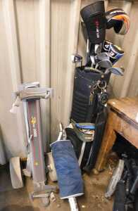 A golf bag containing various golf clubs, to include Spalding, Mizuno, and a golf trolley.