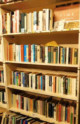 Books, fiction, non-fiction, to include works by Ernest Hemingway, Alan Bennett, R D Blackmore,...