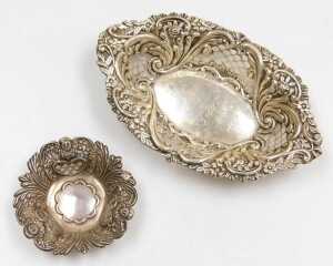 An Edward VII silver sweetmeat basket, of oval form, with pierced and embossed decoration of... - 2