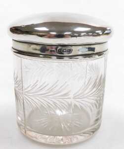 Two George V cut glass and silver lidded toilet jars, engraved with a band of leaves, Birmingham... - 3