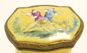 A mid 18thC German tin glazed earthenware double ended snuff box, of hourglass form, painted... - 4