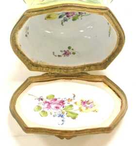 A mid 18thC German tin glazed earthenware double ended snuff box, of hourglass form, painted... - 6