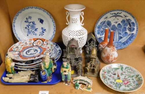Decorative Oriental wares, to include a Chinese white porcelain vase, with a pierced open work...