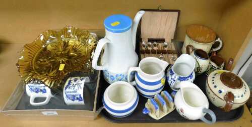 Various ceramics, to include a Willow pattern Burleighware jug, a Wedgwood Mayfield jug, motto...
