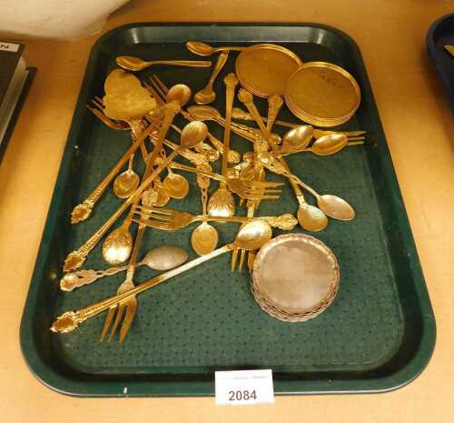 Stainless steel and gold cutlery. (1 tray)