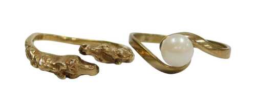 A 9ct gold double horse's head ring, size K, 2.1g, together with a 9ct gold and cultured Jersey...