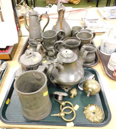 Pewterware, to include coffee pot, tankards, flagon, brass door furniture, etc. (2 trays)