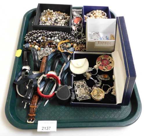 Costume jewellery, to include necklaces, faux pearl necklaces, brooches, ladies' wristwatches to...