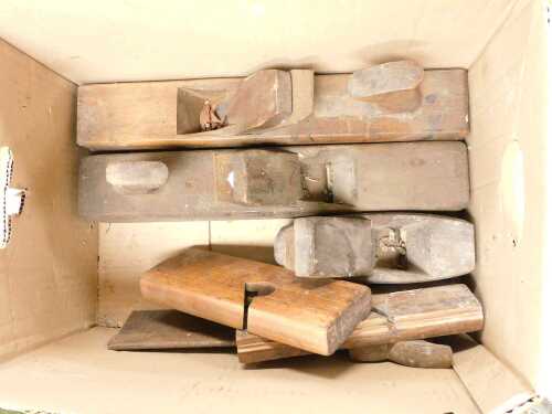 Bygone woodworking equipment, comprising a trio of planes, a saw, etc. (1 box)