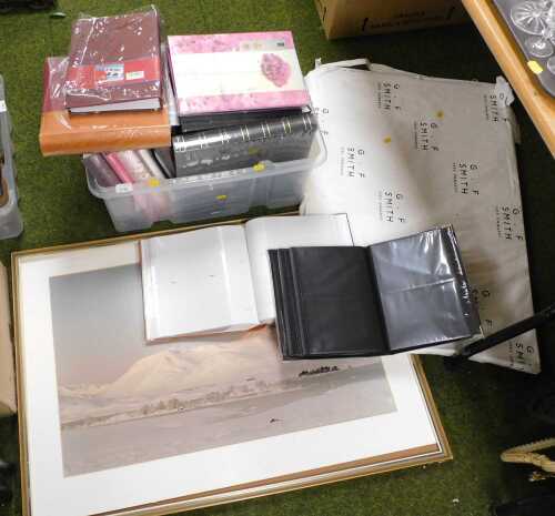 A quantity of used and unused empty photograph albums, to include varieties in leather, material,...