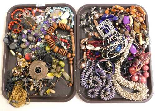 Costume jewellery, to include various beads, in glass, wood, and stone, a silver coloured...