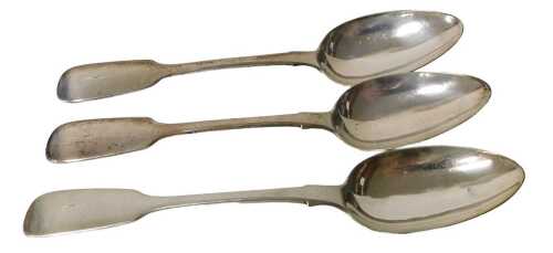 Three Victorian silver Fiddle pattern tablespoons, initial engraved, London 1844, 7.29oz.