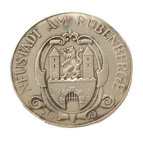 A commemorative medal for Neustadt am Rubenberge, the obverse showing the town arms, verso a...