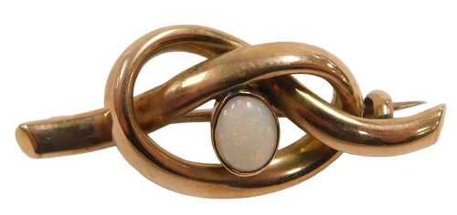 An opal knot brooch, set in yellow metal, unmarked, 3.3g.