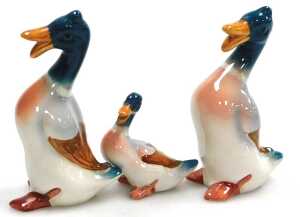 A Beswick pottery dapple grey horse, a brown horse, a Corgi, three mallards, and a Royal Doulton... - 8