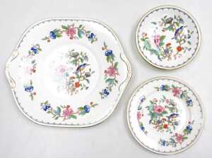 An Aynsley porcelain Pembroke pattern part tea service, comprising a bread plate, cream jug and... - 3
