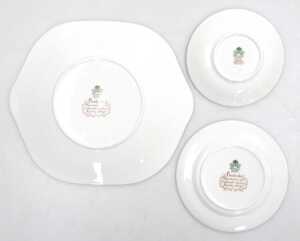 An Aynsley porcelain Pembroke pattern part tea service, comprising a bread plate, cream jug and... - 4
