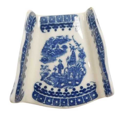 A late 18thC Caughley porcelain Fisherman and Cormorant pattern blue and white asparagus server,...
