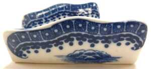 A late 18thC Caughley porcelain Fisherman and Cormorant pattern blue and white asparagus server,... - 3