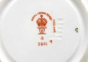 A Royal Crown Derby porcelain Imari cat paperweight, gold stopper, together with an Imari coffee... - 3