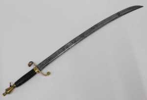 A 19thC naval dirk, with urn pommel, turned horn handle, scroll grip, plain steel sabre blade,... - 3