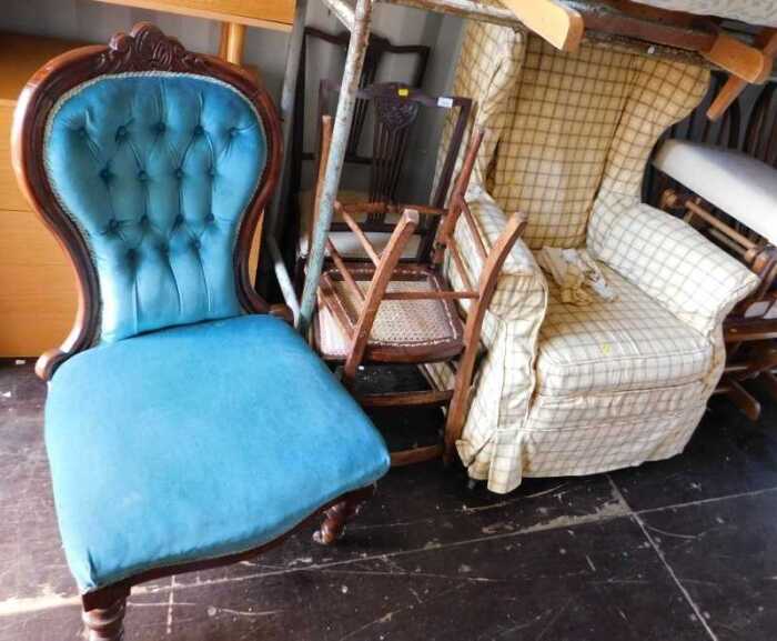A group of chairs, comprising two dining chairs with pierced splats, a further kitchen chair...