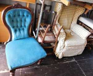 A group of chairs, comprising two dining chairs with pierced splats, a further kitchen chair...