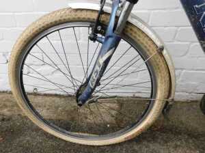 A Trek Navigator 300 hybrid bike, with a Shimano S-Ram X7 gear set, an Alpha custom aluminium... - 2