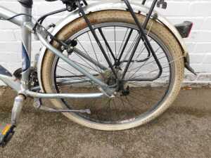 A Trek Navigator 300 hybrid bike, with a Shimano S-Ram X7 gear set, an Alpha custom aluminium... - 3
