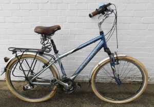 A Trek Navigator 300 hybrid bike, with a Shimano S-Ram X7 gear set, an Alpha custom aluminium... - 5