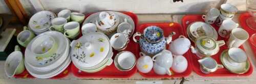 A Nelsonware Chartreuse pattern part dinner and tea service, other ceramics to include blue...