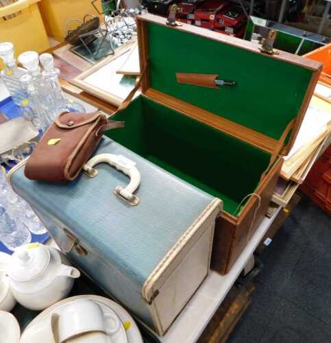 A square leather record case, a 1950s blue and cream canvas record case, and a camera. (3)