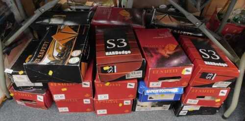 A group of ET and Grafter safety boots, varying UK sizes, to include 6-11, boxed. (all under 1...