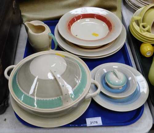 A group of Susie Cooper pottery. (1 tray)