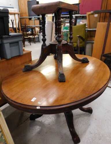 A 19thC mahogany and walnut loo table, of oval form, and a further loo table base. (2, AF)