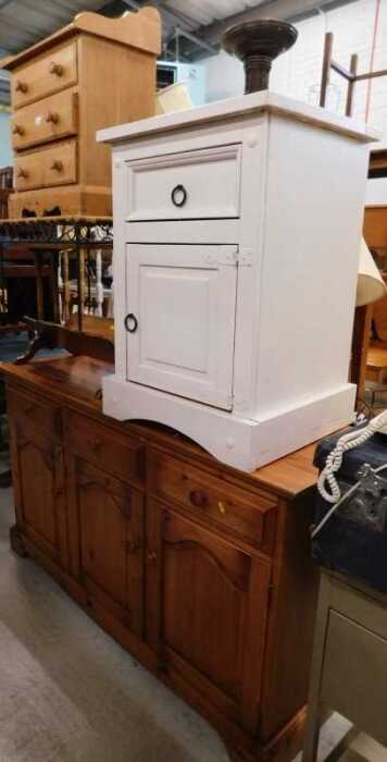 Sundry furniture, a pine three drawer bedside cabinet, a further bedside cabinet painted white,...