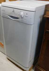 An Indesit single undercounter dishwasher IDL40.