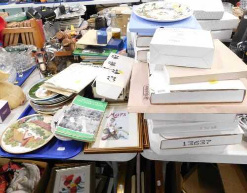 Various Wedgwood collector plates, together with Bradford Exchange plates, including Wildlife,...