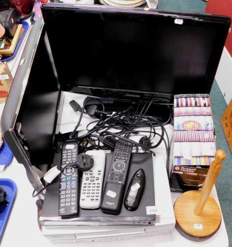 A Samsung LE23R88BD 23" flat screen television, together with a Samsung LE220450G1W 22" flat...