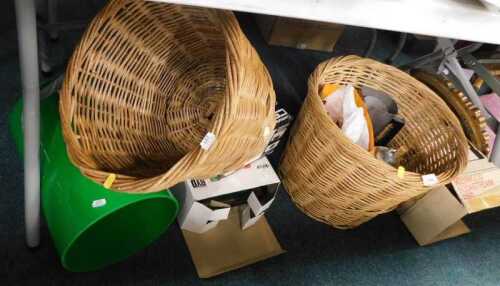 V - Housewares, to include a PBT3200 clock radio, baskets, wall mirrors, Kenwood Soda Stream drinks...