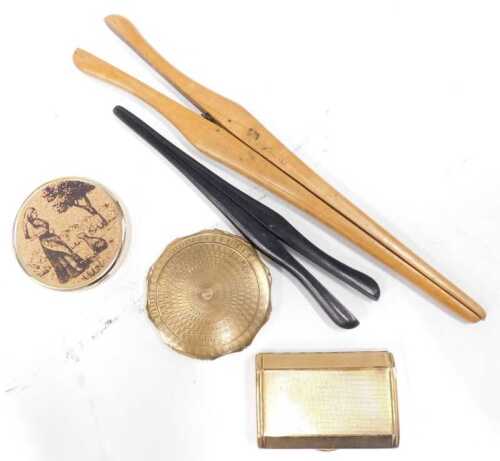 Powder compacts, wooden tongs, etc.