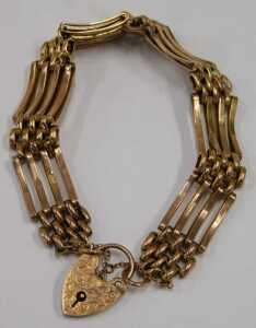 A 9ct gold gate bracelet, with heart shaped clasp, marked 9ct, and engraved Edna M Townhill... - 2