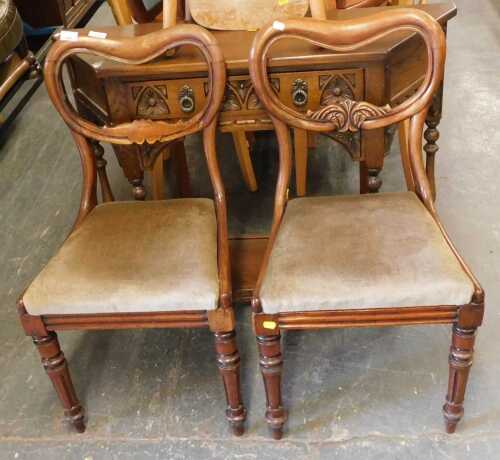 A pair of Victorian mahogany dining chairs, each with a kidney shaped part carved back, drop in...