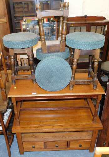 A group of furniture, comprising an oak coffee table, a further oak side or coffee table,...